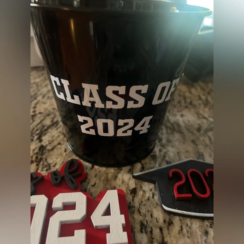🧑‍🎓2024 Grad Display Items - Picture 5 of 6